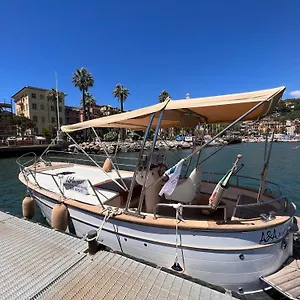  Appartamento Welcome Riviera - Al Castello-vista Mare -romantico E A 20 Metri Dal Mare-toll Parking At 15 Euro Per Day To Be Booked In Advance -subject To Availability Italia
