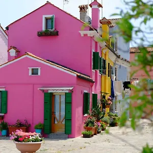 Dom wakacyjny Night Galleria - Bed & Art In - The Pink House, Burano